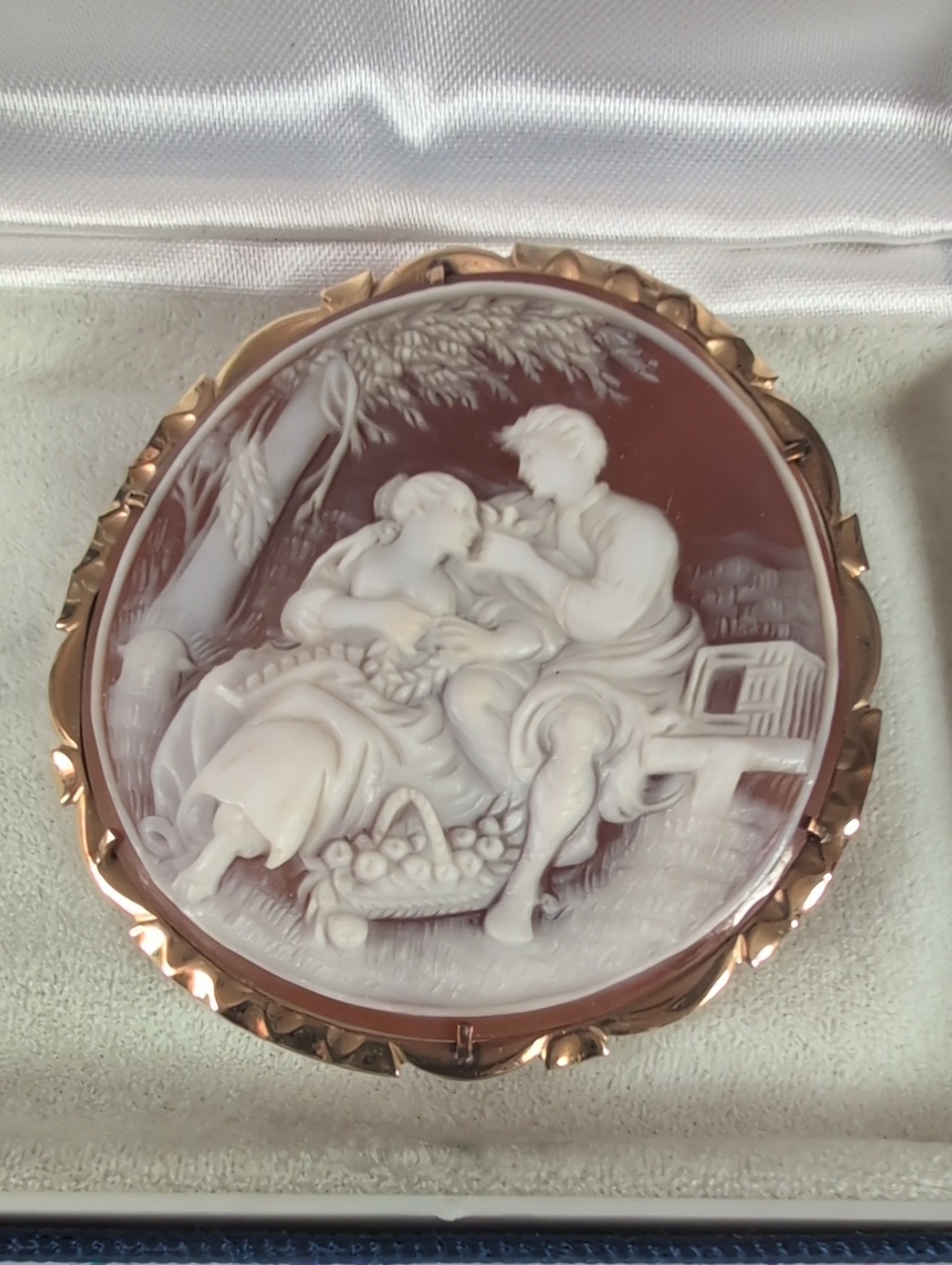 Vintage Giovanni Apa 14K Gold Italian Carved Shell Cameo Brooch Pendant Scene Bo